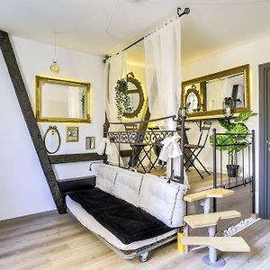 Studio Lit King-Size