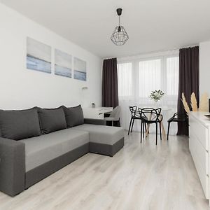 Warsaw Centre Saski Garden Apartment By Noclegi Renters