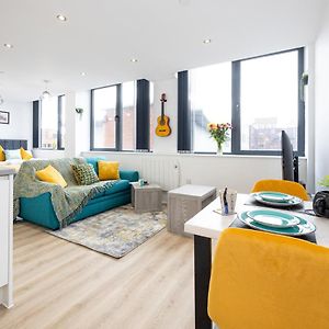 Bright Stylish Studio Apartment In Old Trafford