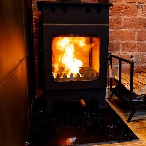 Vip - 2 Bedroom Grade 2 Luxury Industrial House With Log Burning Fire & Electric Blinds In The Heart Of The Jq