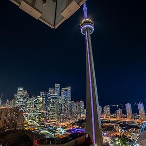 Designer Condo W/ Cn Tower View & Parking