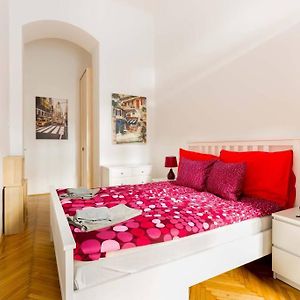 Hidden Gem 1 Bedroom Next To Opera