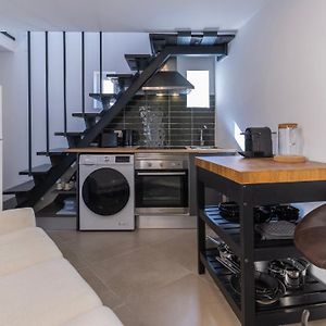 Studio Lit King-Size