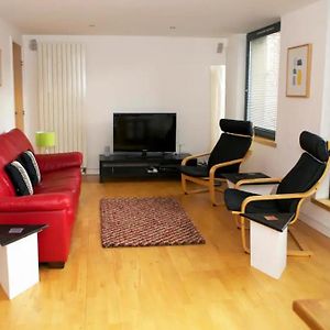 Joivy Inviting Flat With Parking In Canonmills