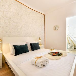 Cozy 1Br Escape - Apartment With Charming Balcony Near Universitate