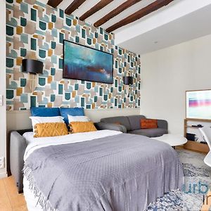 Urban Flat 70 - Authentic 3Bdr Parisian Flat