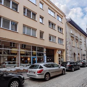 Tomasza 25