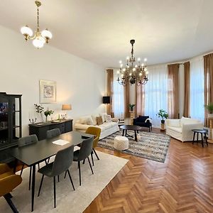 Hillside Luxury Residence Budapest With Free Garage