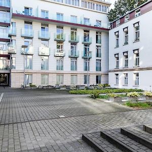 Househost Apartment:Lobzowska 22