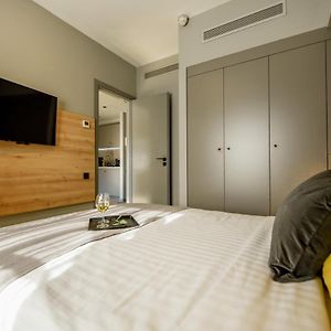 Luxury Apartment Near Radisson Hotel - Wall Projector & Modern Design