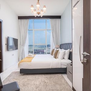 Heaven Crest Vacation Homes Business Bay Canal View - Luxury 2 Bedroom Suite With Free Parking, Wi-Fi, Gym And Pool