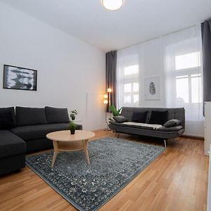 Modern Apartment Near City Center 1Br
