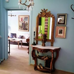 Angelos' Αrt Αpartment