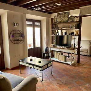 Sleep In Historic Puerta Elvira