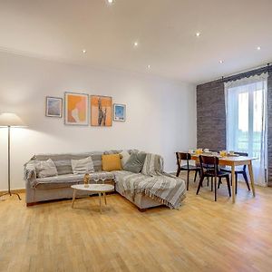 Appartement à 2 Chambres à Coucher