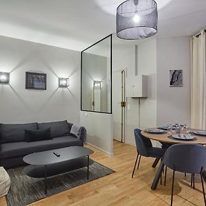 Apartment Center Of Paris By Studio Prestige
