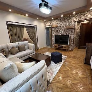 Appartement à 3 Chambres à Coucher