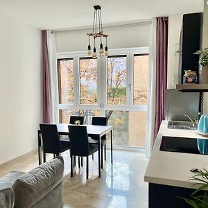 Appartement à 2 Chambres à Coucher