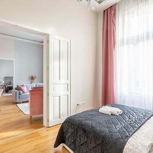 Luxury 3Bedrm 2Bathrm Apartment With Danube River View