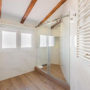 Bright Duplex- 1Bd 1,5 Bth - Sol