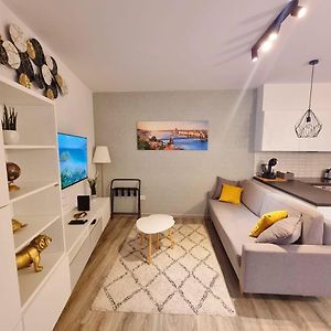 Budapest Flamingo Central Home Stay - Balcony, Ac, Downtown