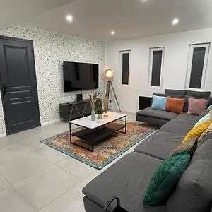 Appartement à 3 Chambres à Coucher