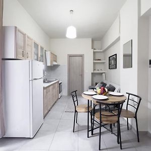 Cozy Cityscape Apartment In Athens