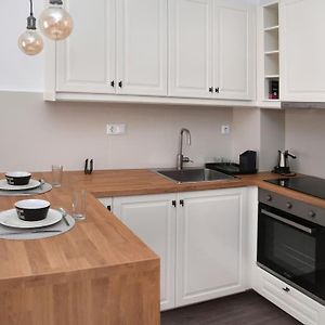Modern Apartment In Ipitou, Plaka