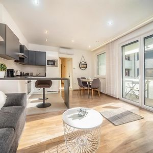 Grace Pine Apartment 3
