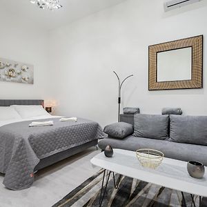 Stellar Dwell Apartment