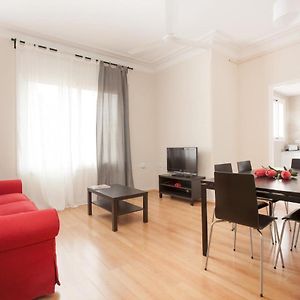 Appartement à 4 Chambres à Coucher