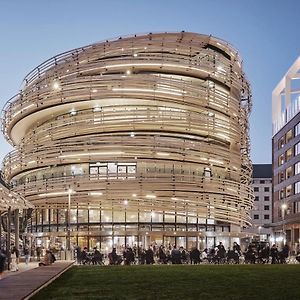 Prime Spot: Modern Studio+Balcony Darling Harbour