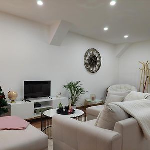 Appartement à 3 Chambres à Coucher