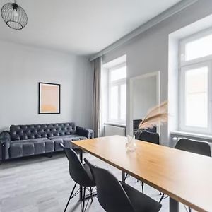 Appartement à 2 Chambres à Coucher