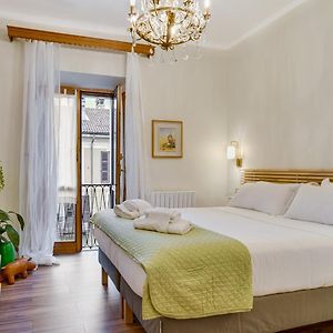 Navigli Top Floor Apartment 15 Mins From Duomo