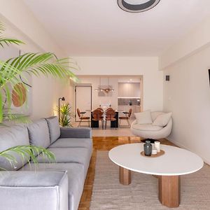 Large 2Bedroom, 2Bathroom Flat With Dining Space & Free Parking