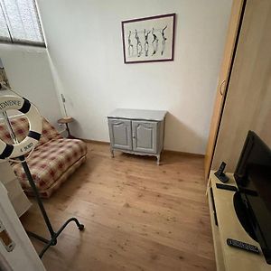 Studio Lit King-Size
