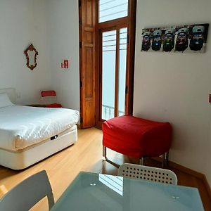 Studio Lit King-Size