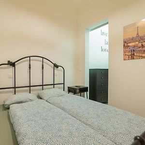 Downtown Studio Flat In Budapest, Mona