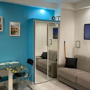 Studio rue piétonne proche plage