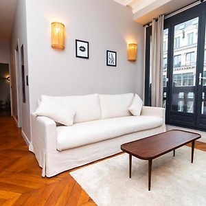 Apartment Center Of Paris By Studio Prestige