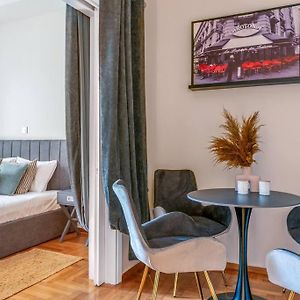 Appartement à 2 Chambres à Coucher