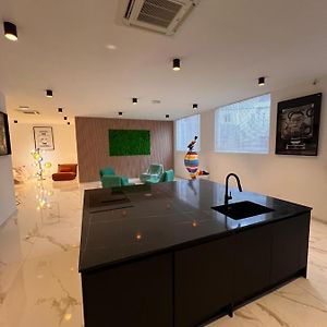 Appartement à 3 Chambres à Coucher