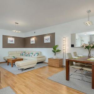 Cosy Apartment With Parking In The City Centre Warszawa By Noclegi Renters