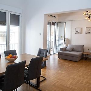 Spacious Apartment In Pagkrati