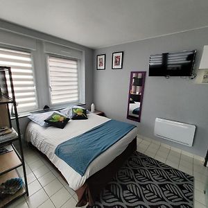 Studio Lit King-Size