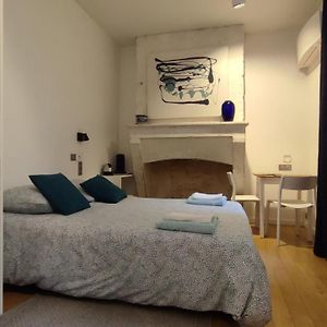 Studio Lit King-Size