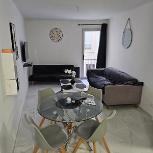 T2 Moderne, Calme Et Entierement Renove.