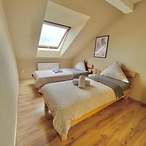 Appartement à 3 Chambres à Coucher