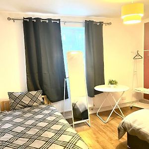 Large Room With Two Bed In Central London